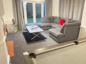 Hometel Digs Large Detached Comfy Home With Hot Tub